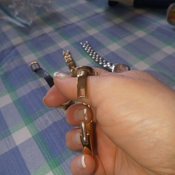 Lot of ladies wrist, bracelet watches (4) 1 of 1 posting - Picture 8 of 13